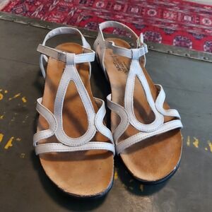 Naot White Leather Strappy Sandals Womens 41 L10 Made in Israel Cutout Flat